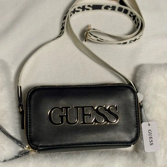 Guess - Picture 2 of 7